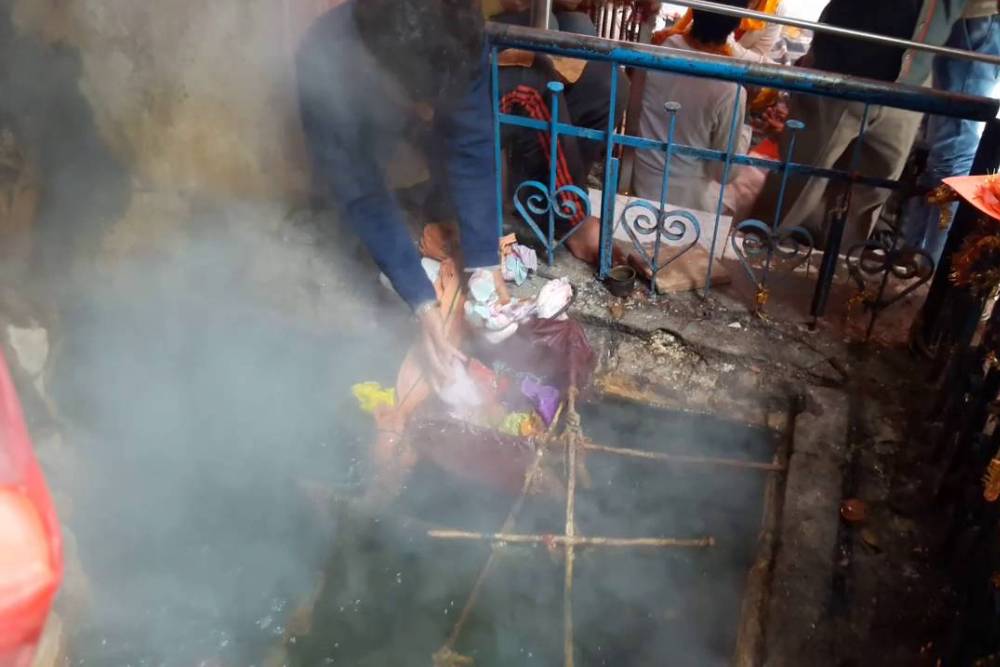 garam kund yamunotri