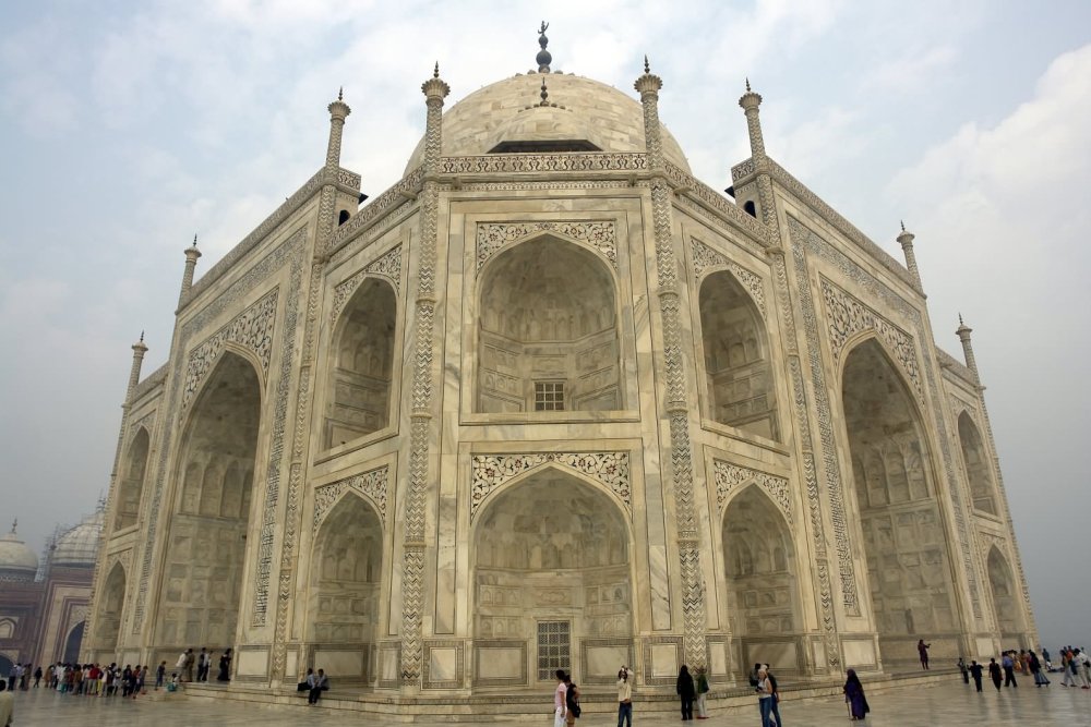 taj mahal side view